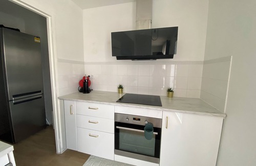 Saint-Joseph de Porterie Apartment | Appartement Cosy Avec un Enorme Balcon