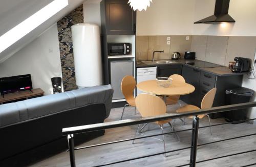 Valenciennes Apartment | Appartement cosy en ville avec 2 places de parking privées intérieur