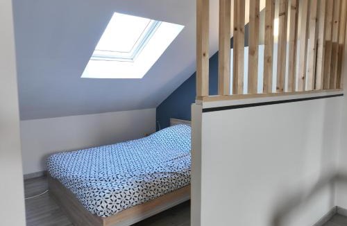 Valenciennes Apartment | Appartement cosy en ville avec 2 places de parking privées intérieur