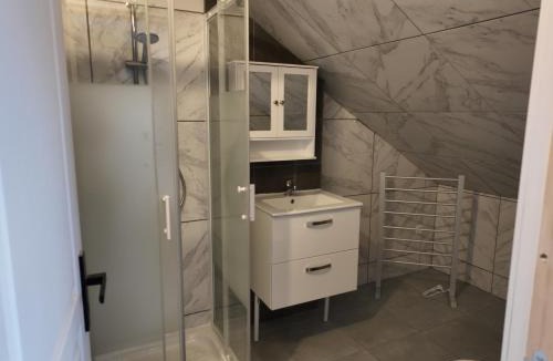 Valenciennes Apartment | Appartement cosy en ville avec 2 places de parking privées intérieur