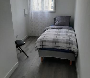 Charenton-le-Pont Apartment | Appartement cosy de centre ville