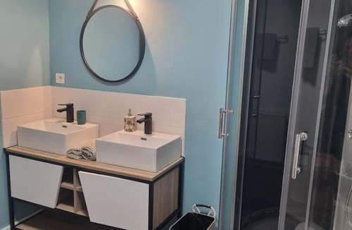 Moncey Apartment | APPARTEMENT COSY