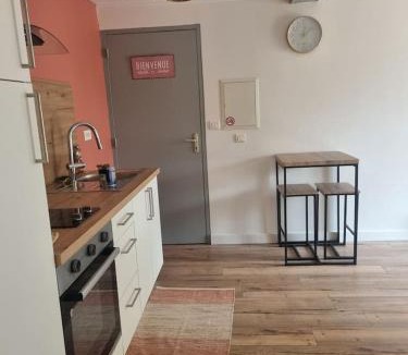 Moncey Apartment | APPARTEMENT COSY