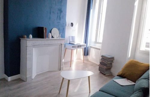 Saint-Lazare Apartment | Appartement Cosy Près des Terrasses du Port