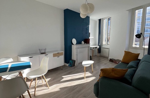 Saint-Lazare Apartment | Appartement Cosy Près des Terrasses du Port
