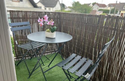 Plateau — Pyramide Apartment | Appartement cosy proche aéroport Orly