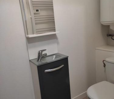 Severac Apartment | Appartement Cozy avec Parking privé, Wifi & Linge, Check-in autonome