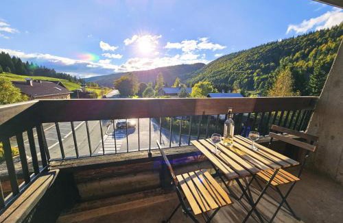 Mijoux Apartment | Appartement départ rando, VTT, Vue Panoramique