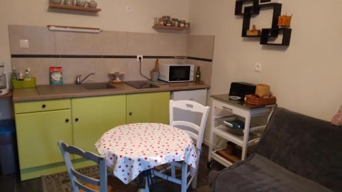 Laigne-en-Belin Apartment | appartement dans propriétée privée