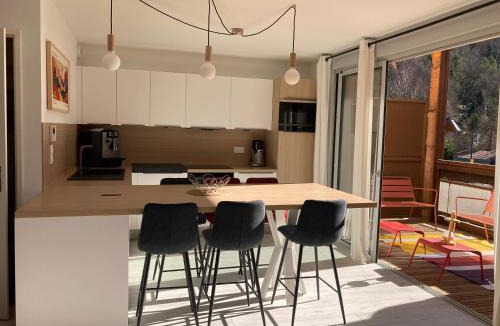 Saint-Mamet Apartment | Appartement de Prestige Neuf, Vue Montagne et 2 Balcons St Mamet, Luchon