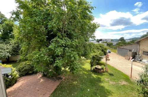 Fresnes-en-Woevre Apartment | Appartement dans maison avec cour et parc