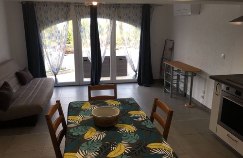 Llauro Apartment | Appartement Dans Havre de Paie Avec Grande Piscine et vue Imprenable