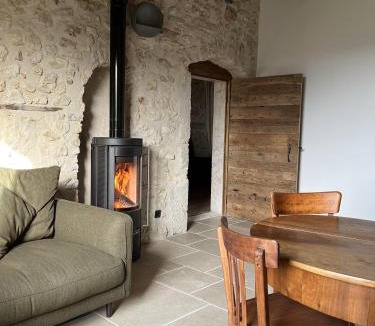 Ceyzerieu Apartment | Appartement dans une vieille ferme bugiste