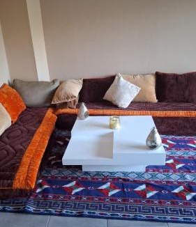 Carmaux Apartment | Appartement Darna - NETFLIX - WIFI - Terrasse avec jardin privée