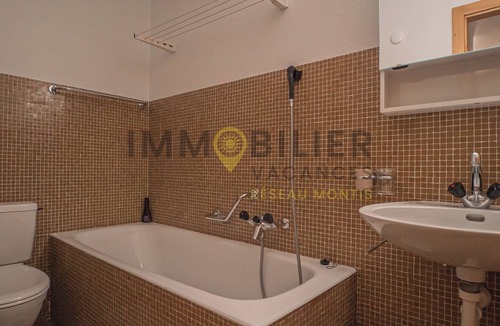 Chandolin Apartment | Appartement de 3 pièces situé au 1er étage dans la résidence Les Roches, idéal pour 4 à 6 personnes.