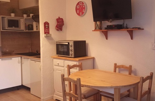 Guzet Neige Apartment | Appartement de 32 m2 Avec Grand Balcon, au Pieds des Pistes, Dans les Pyrénées