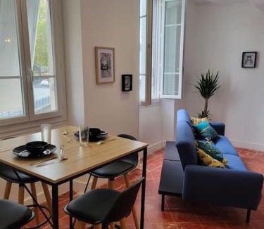 Graulhet Apartment | Appartement de Charme avec tomettes et Parquet