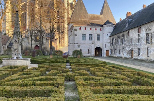 Beauvais Apartment | Appartement de Charme