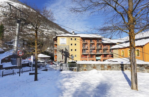 Ax-les-Thermes Condo | Appartement de Montagne | Piscine, 100m Du Centre