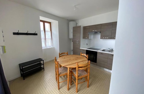 Savigne-sur-Lathan Apartment | appartement de la cour Izorée