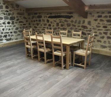 Avene Apartment | appartement de l'église et du château 2 à 15 personnes