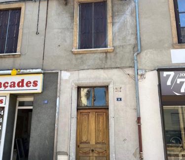 La Tour-du-Pin Apartment | Appartement de la laverie