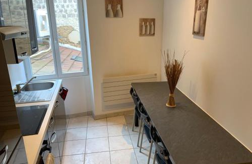 La Tour-du-Pin Apartment | Appartement de la nation 1