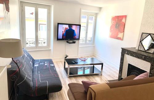 La Tour-du-Pin Apartment | Appartement de la nation 2