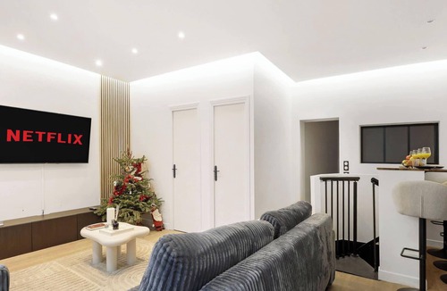 Epinettes Apartment | Appartement dException avec Home Cinema Prive