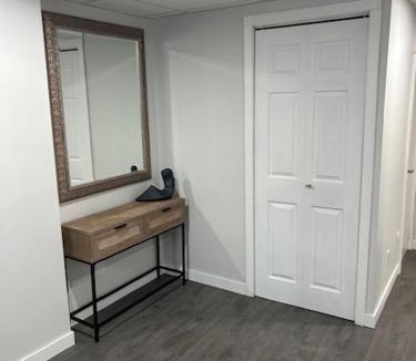 L'Ancienne-Lorette Apartment | Appartement en face de l'aéroport de Québec