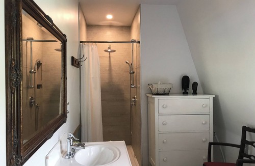 Hatley Bed & Breakfast | Appartement ensoleillé près de tout/Sunny side up apartment near eveything