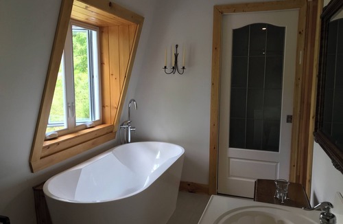 Hatley Bed & Breakfast | Appartement ensoleillé près de tout/Sunny side up apartment near eveything