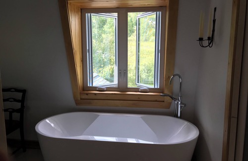 Hatley Bed & Breakfast | Appartement ensoleillé près de tout/Sunny side up apartment near eveything