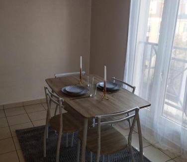 Mantes-la-Ville Apartment | appartement entier 2 chambres