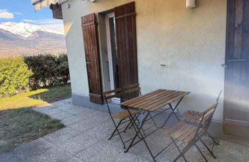 Salins Apartment | Appartement entier avec terrasse et jardin