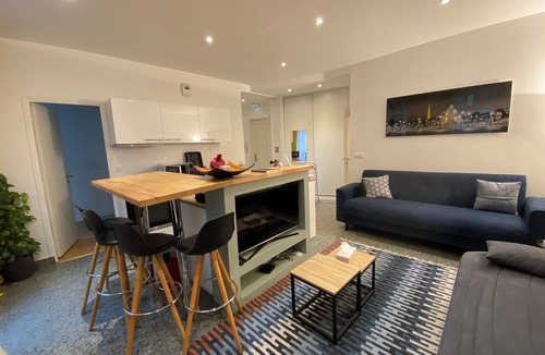 Quartier de la Porte-Saint-Denis Apartment | Appartement Entier