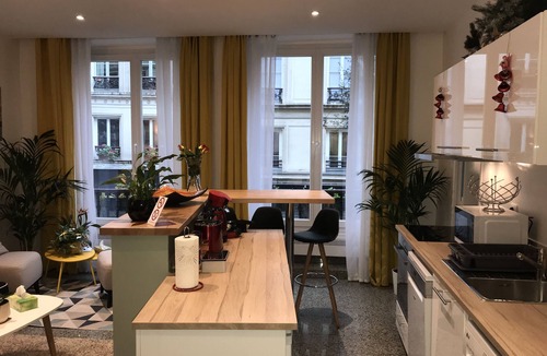 Quartier de la Porte-Saint-Denis Apartment | Appartement Entier