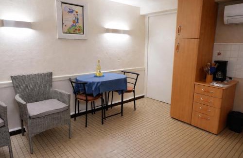 Eugenie-les-Bains Apartment | Appartement Erable-Résidence Les Glycines