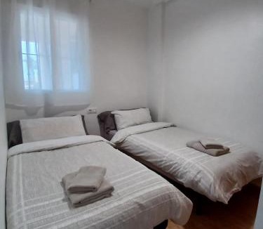 Los Imbernones Apartment | Appartement cosy avec 2 chambres et piscine commune