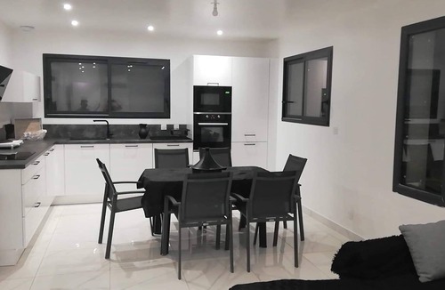 Rivesaltes Apartment | Appartement F3 + Piscine Privée Transats et Plancha !