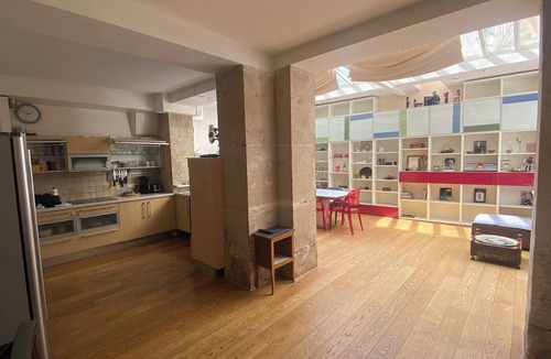 Quartier Sainte-Avoye Apartment | Appartement Familial Plein de Charme Sous Verrière au Coeur du Marais!