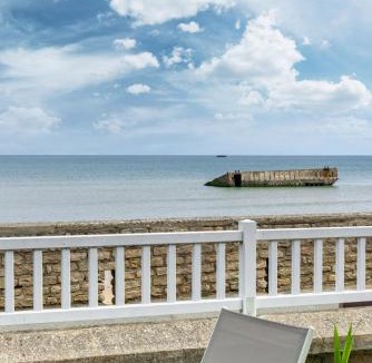 Arromanches-les-Bains Apartment | Appartement en front de mer avec terrasse et vue mer