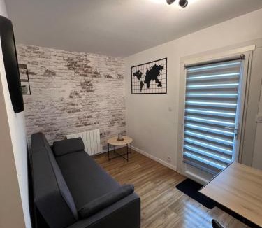 Chasseneuil-du-Poitou Apartment | Appartement avec terrasse