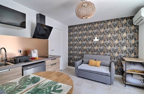 Clermont-l'Herault Apartment | Appartement 1 Avec Terrasse et Piscine