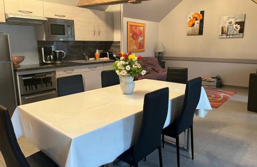 La Ferriere-aux-Etangs Apartment | Appartement charmant à La Ferrière-aux-Étangs avec jacuzzi - 42 m²