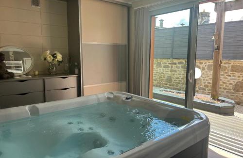 La Ferriere-aux-Etangs Apartment | Appartement charmant à La Ferrière-aux-Étangs avec jacuzzi - 42 m²