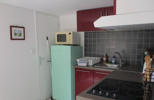 Labastide-Rouairoux Apartment | Appartement en sous-sol.Jardin privé. Situé dans un village des montagnes noires