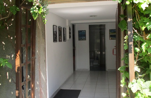 Labastide-Rouairoux Apartment | Appartement en sous-sol.Jardin privé. Situé dans un village des montagnes noires