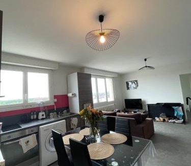 Montreuil-Juigne Apartment | Appartement