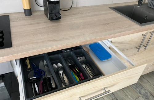 Notre-Dame-de-Londres Apartment | appartement deux pieces